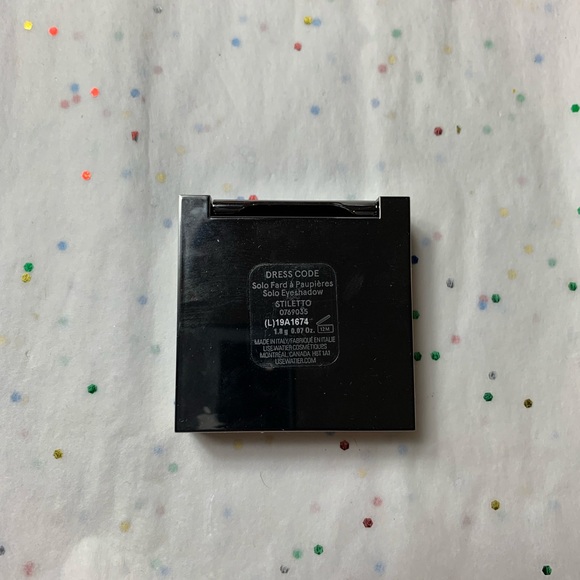 Lise Watier Eyeshadow and Dermablend illuminating banana powder - Picture 4 of 5